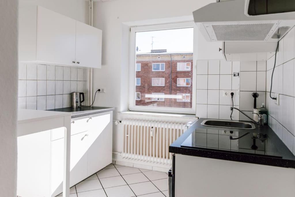 Komplett Neu: 2-Zi Zentral Im Altbau. 24H-Checkin Kiel Exterior photo